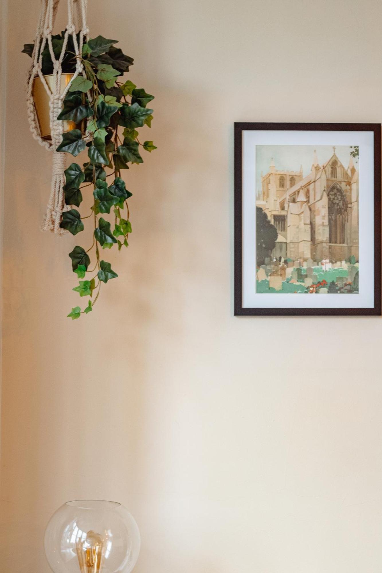 Spacious Flat With Free Parking Διαμέρισμα Χαρογκέιτ Εξωτερικό φωτογραφία