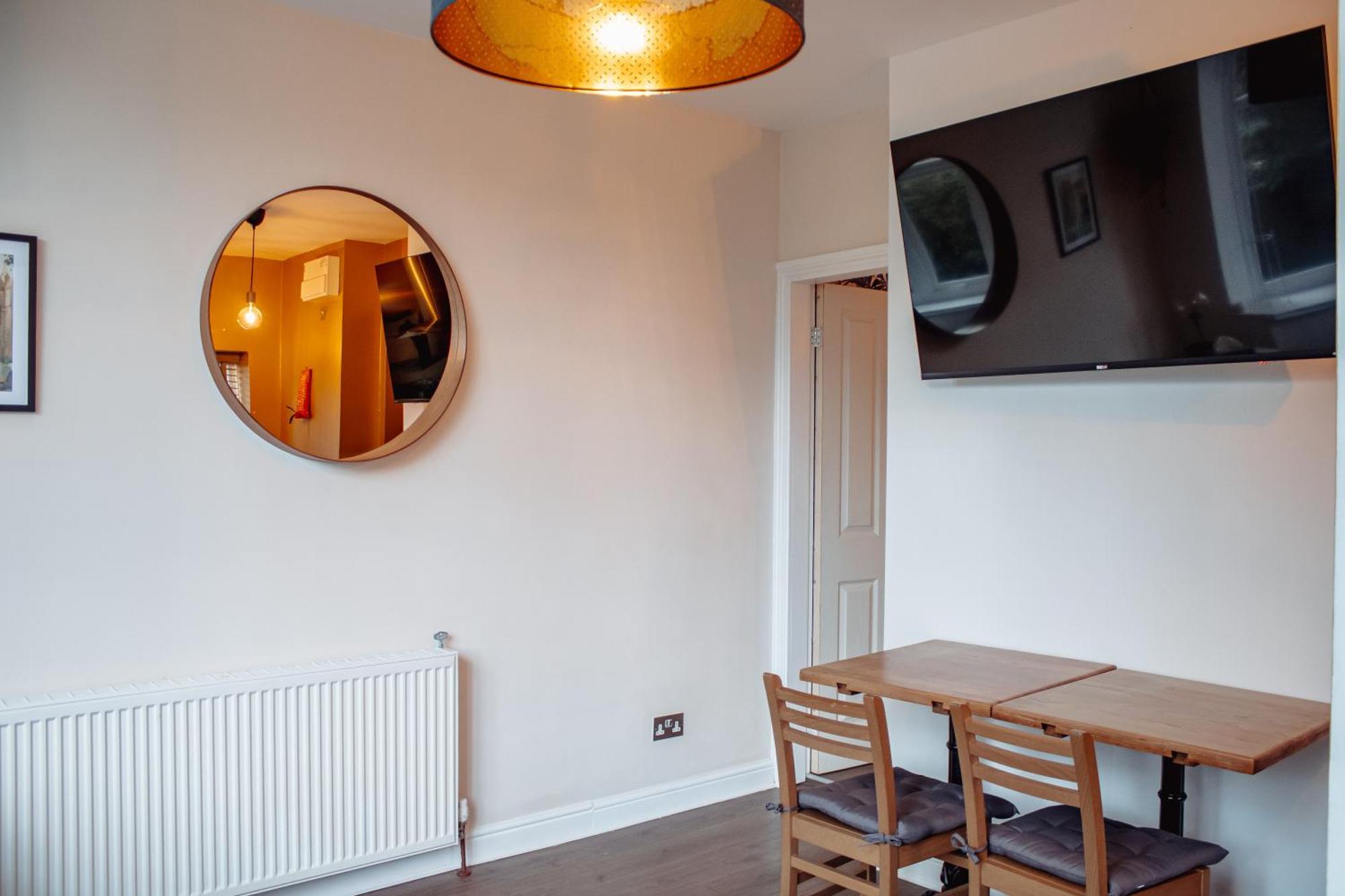 Spacious Flat With Free Parking Διαμέρισμα Χαρογκέιτ Εξωτερικό φωτογραφία