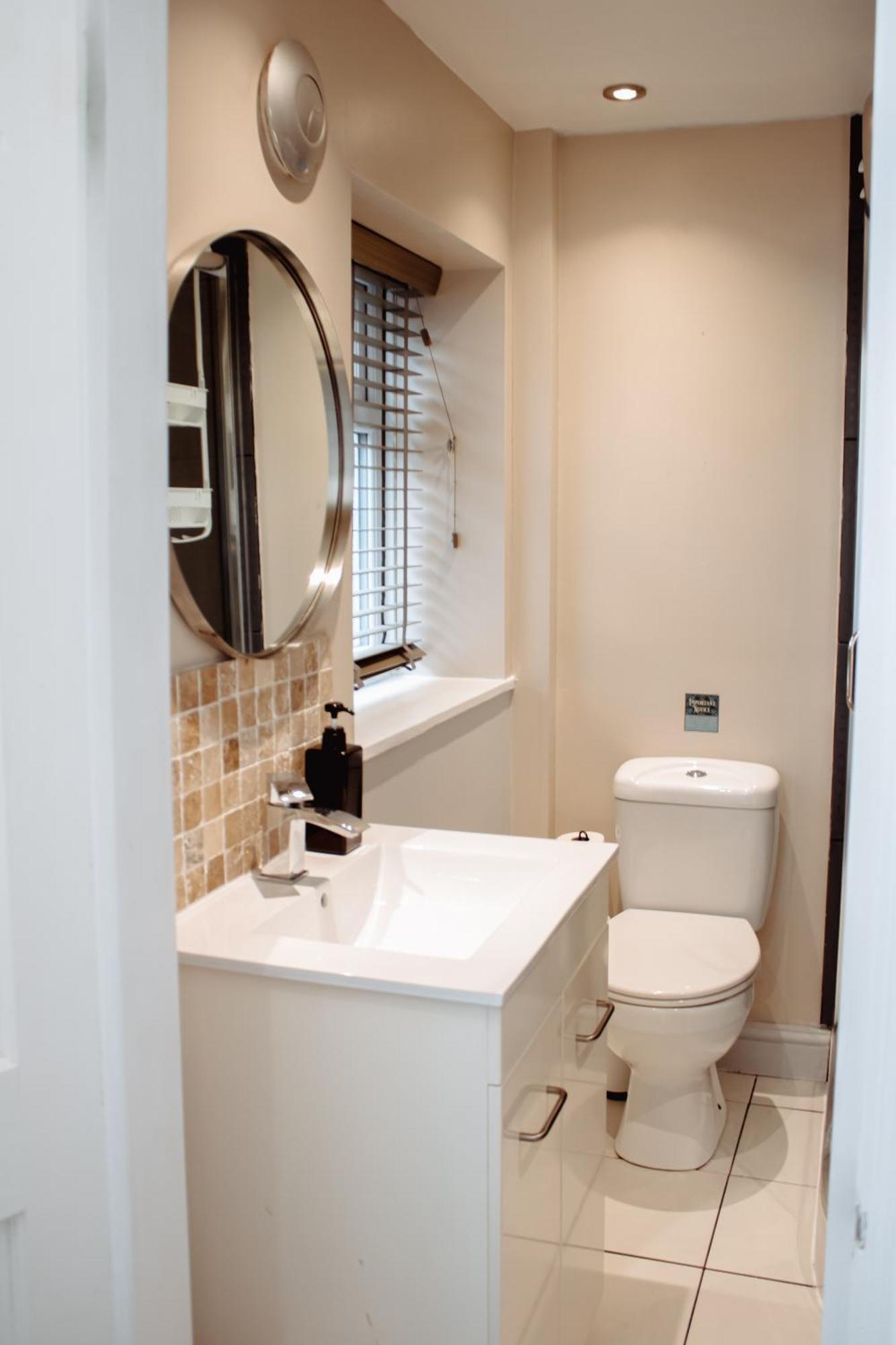 Spacious Flat With Free Parking Διαμέρισμα Χαρογκέιτ Εξωτερικό φωτογραφία